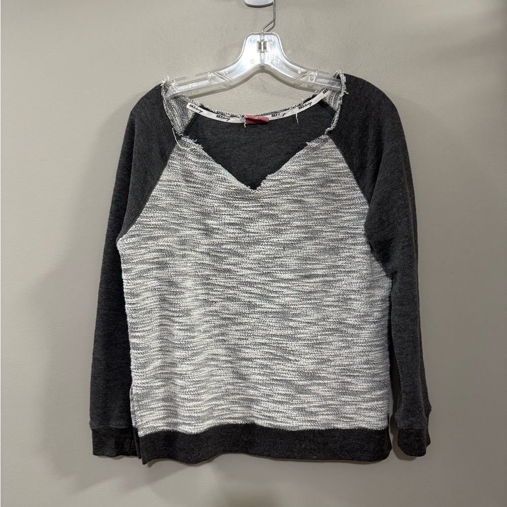 Women's BKE Lounge Raw Hem V neck Sweatshirt with Raglan Sleeves. Size M